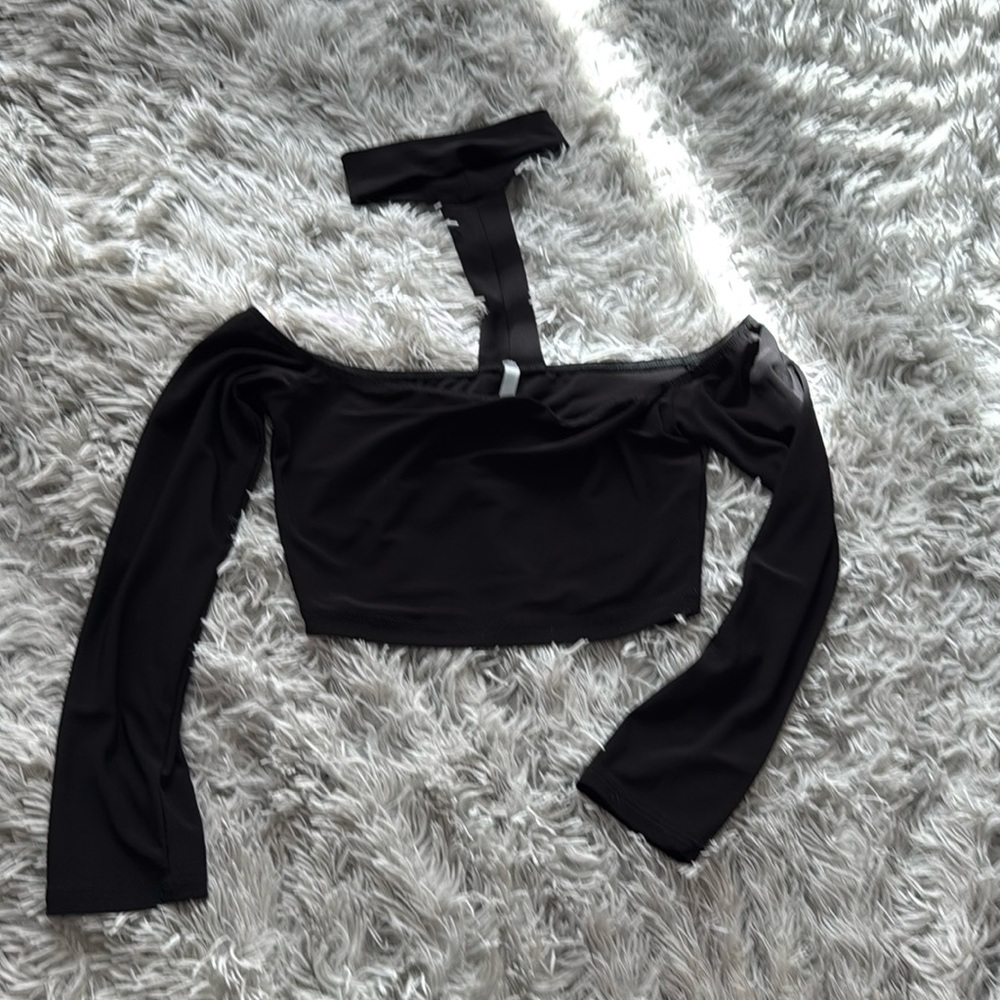 Crop- with neck lining